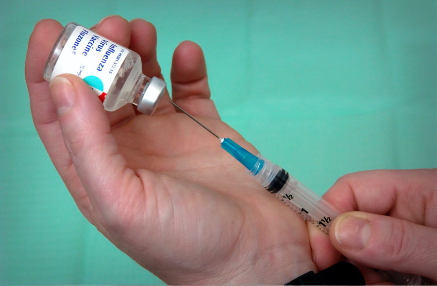 Malaysia bakal guna vaksin COVID-19 Vaccine AstraZeneca Solution for Injection keluaran AstraZeneca daripada pengilang kedua dari Thailand