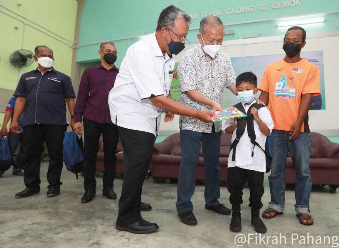 TNB beri bantuan persekolahan buat 1,254 murid di Pahang