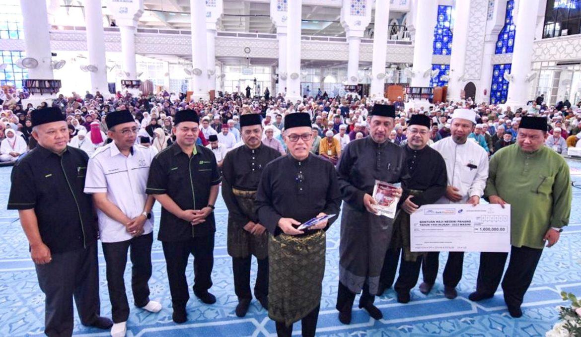 Kerajaan Pahang sumbang RM1 juta kepada bakal haji negeri ini.